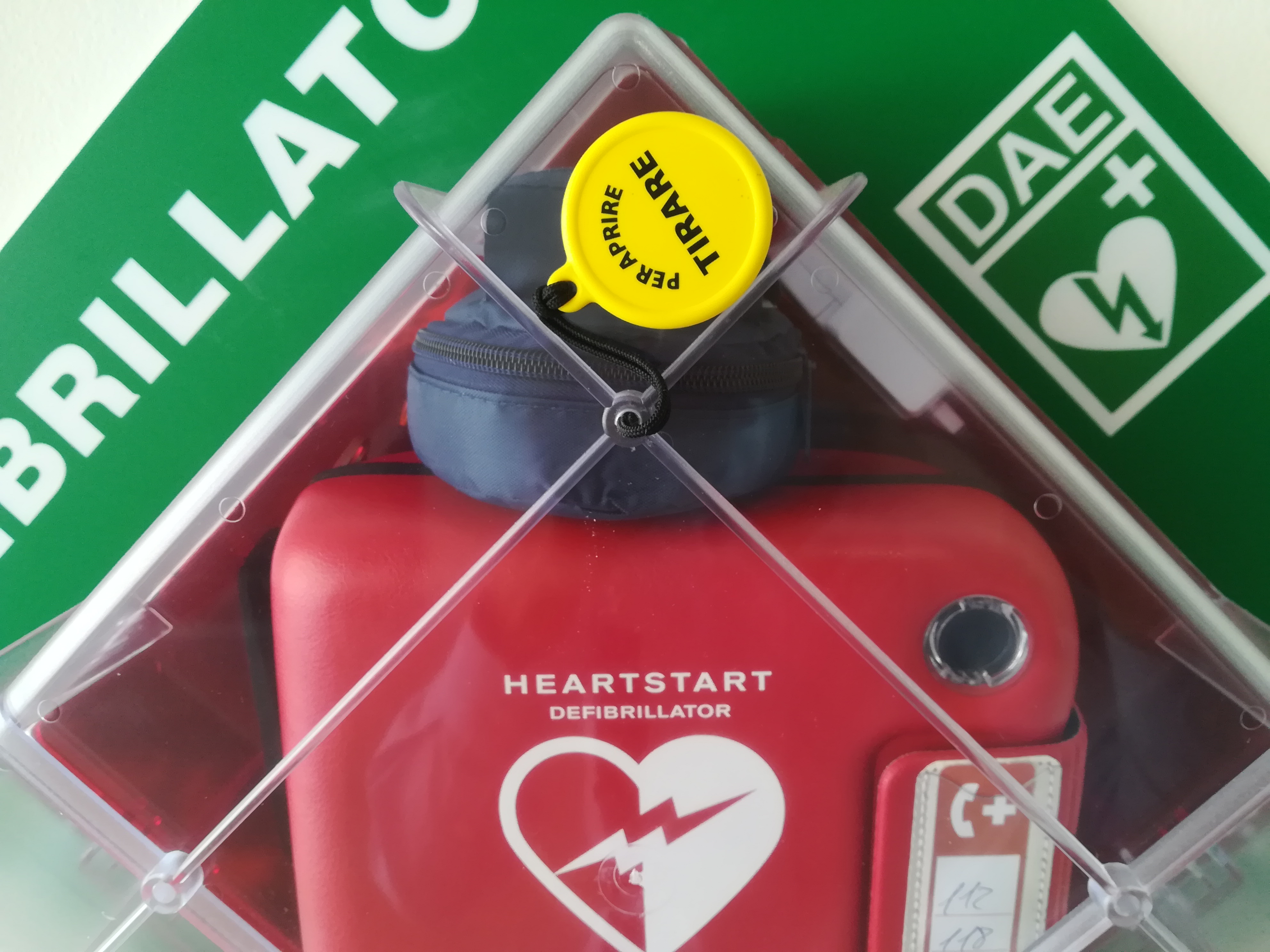 Defibrillatori ovunque, sì alla legge. Si insegnerà a usarli a scuola